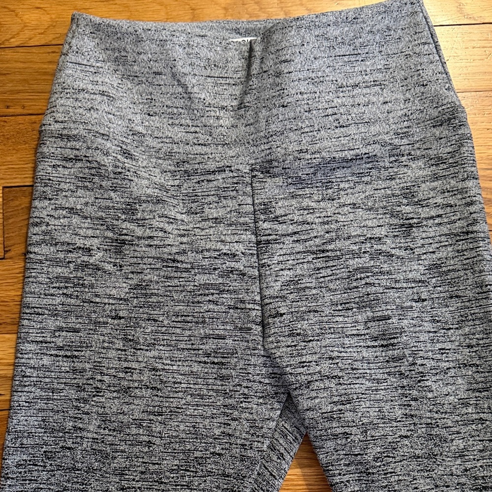 LOYDA MAY BUNDLE # 2- 6 items -Bliss High-Waisted Ombre Gray Leggings - - Picture 4 of 10